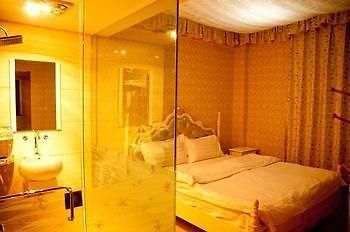 Lucky 5 Million Express Hotel Yuxi Kunming Exterior photo